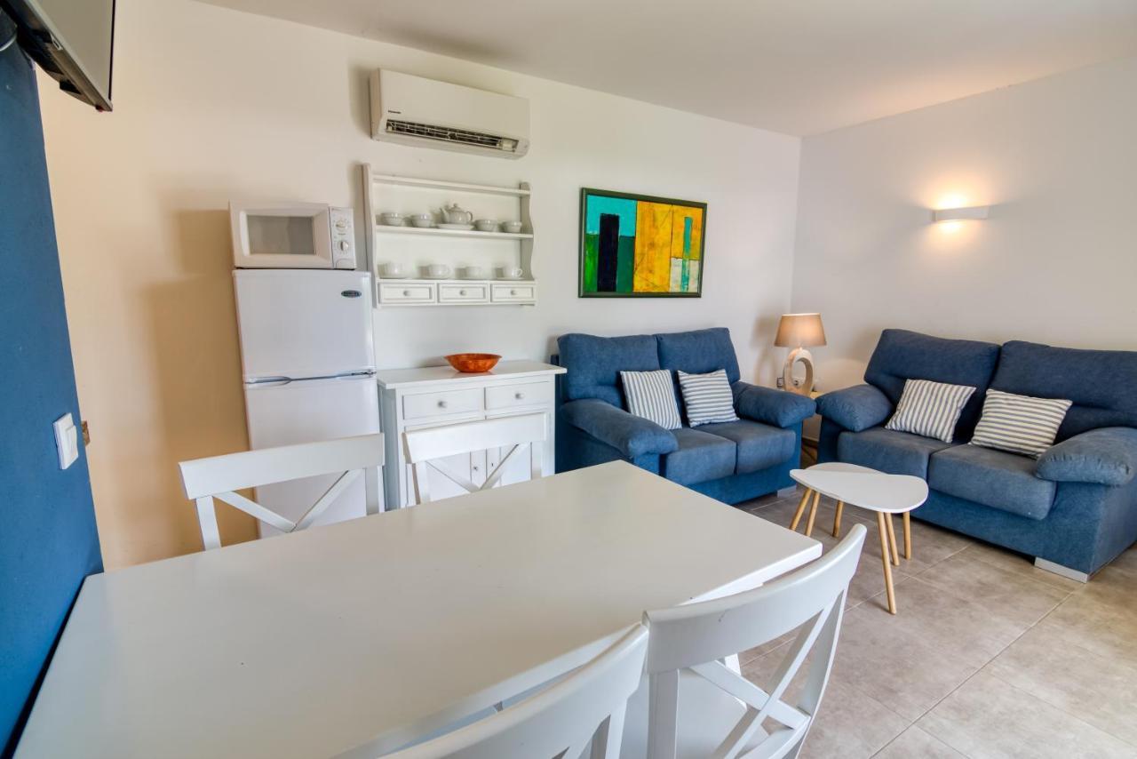 Apartamentos Las Golondrinas Cala'N Bosch  Exterior photo